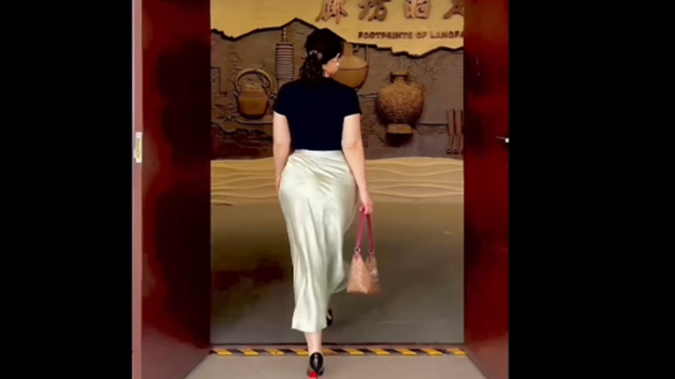 跟着阿姨出去玩