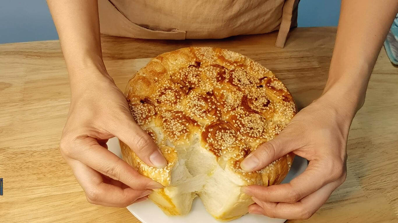 【电饭锅蜂蜜小面包】在家用电饭锅做蜂蜜小面包,简单实用,柔软拉丝,比买的都好吃