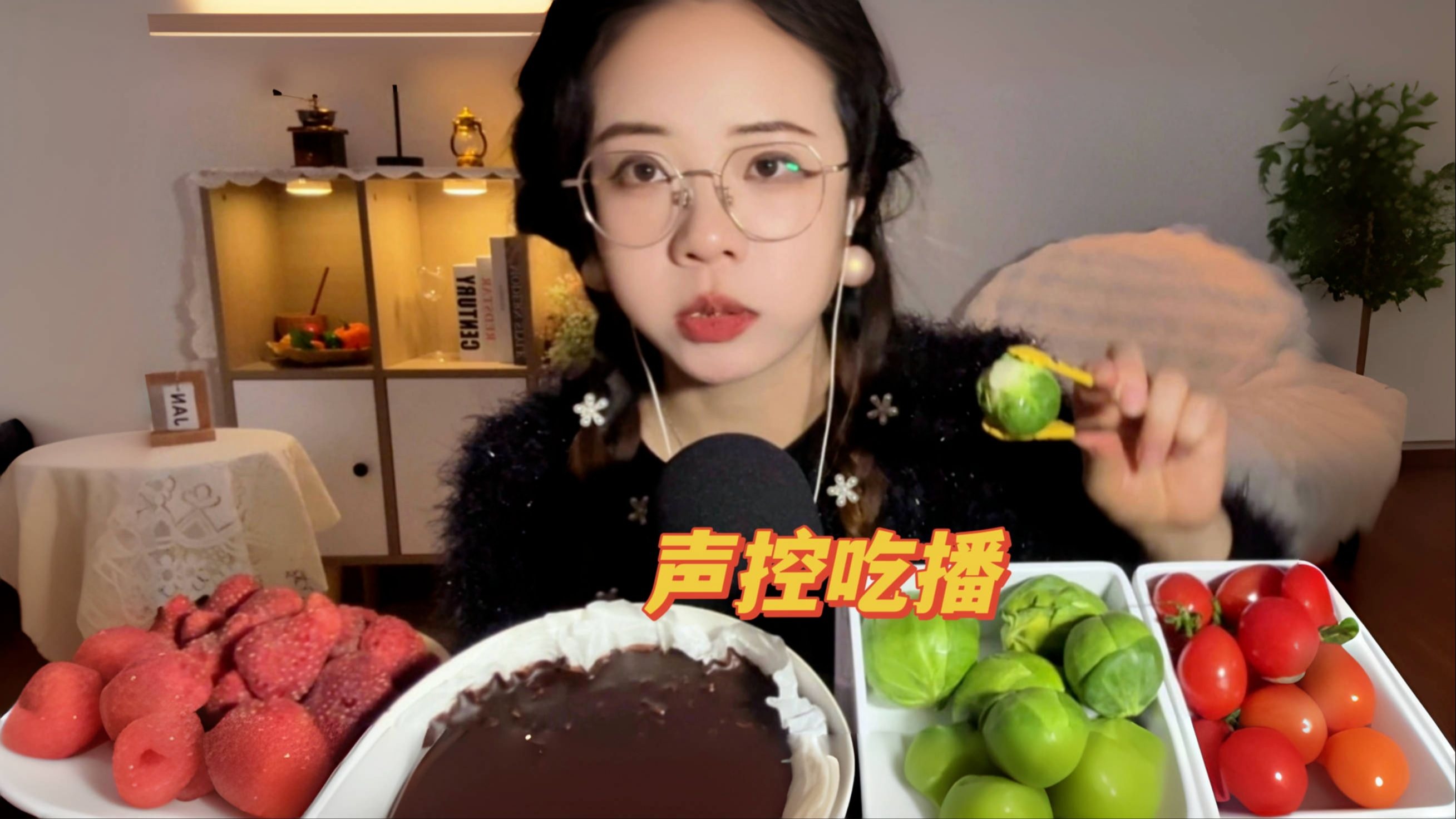 迪拜巧克力 蛋糕吃播【食音声控】-小雪As声控助眠-小雪As声控助眠-哔哩哔哩视频