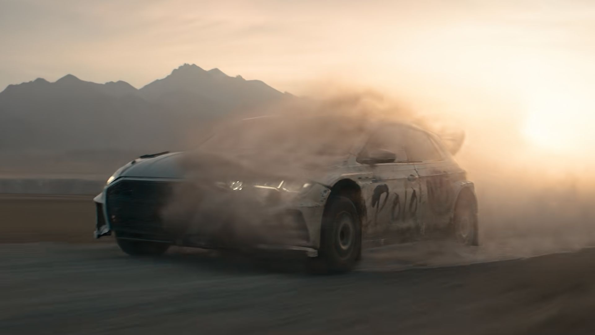 “当年想出这三个百万转场镜头的简直是个天才”【春节档观察团】