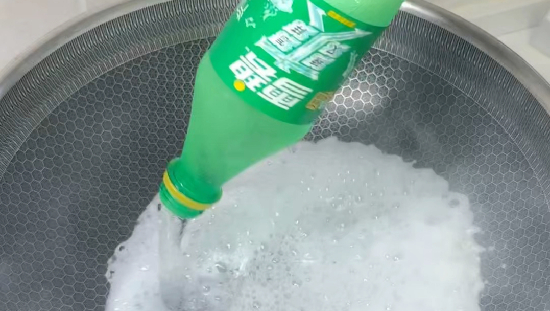 这是一瓶蒸干水分的雪碧