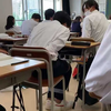 坐在日本教室 最后一排