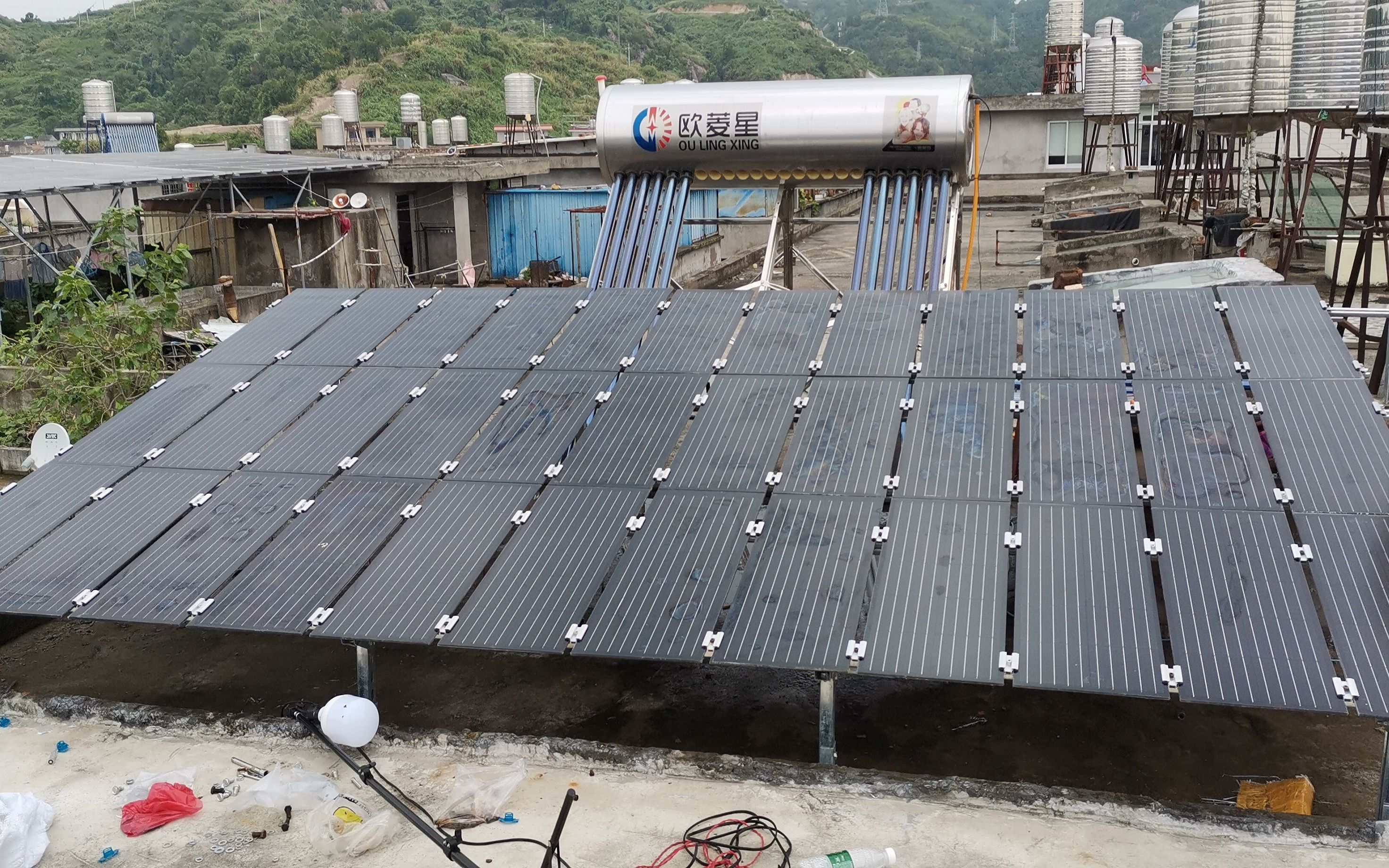 又又又又加装了一组1800瓦太阳能板发电板