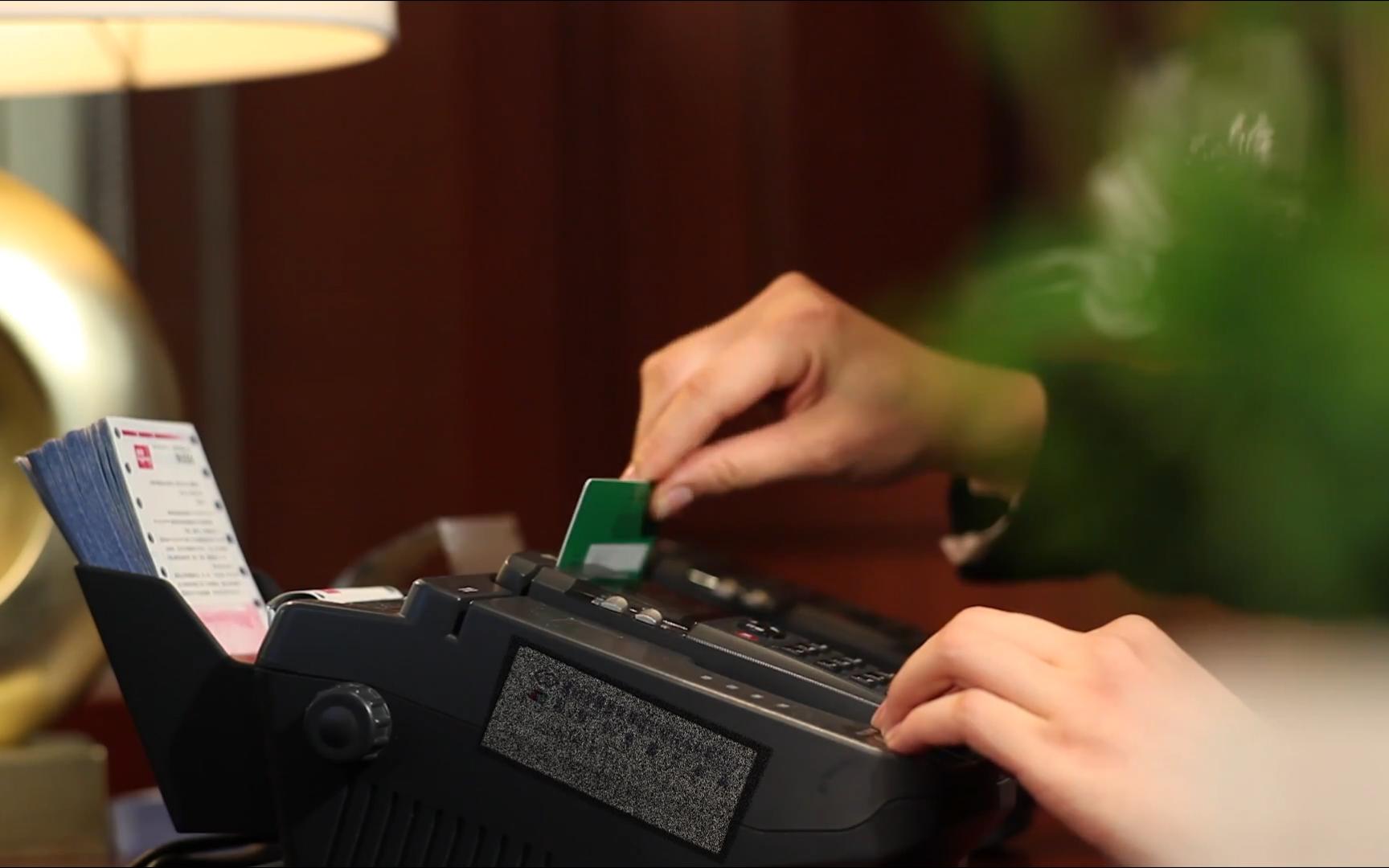 【空镜素材】刷卡提款