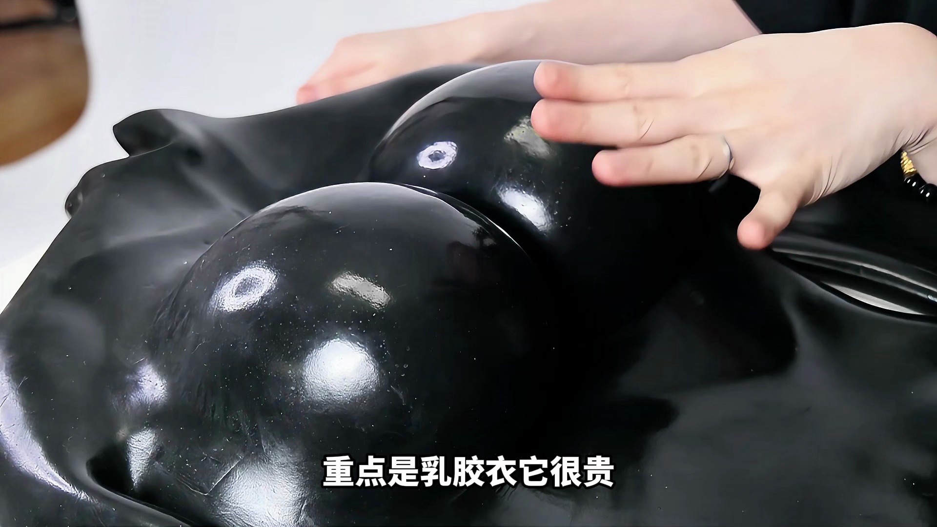 【媛野新品】震撼级别的大雷！H杯亮面黑胶连体衣开箱来喽~