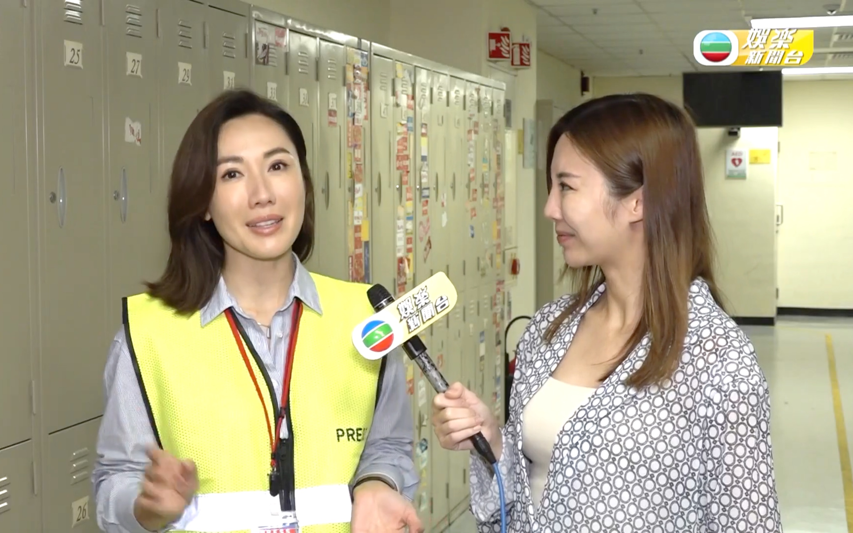 【新聞女王】巴士翻側戲份現場直擊 李施嬅高Ling新聞現場爆火花 20231121