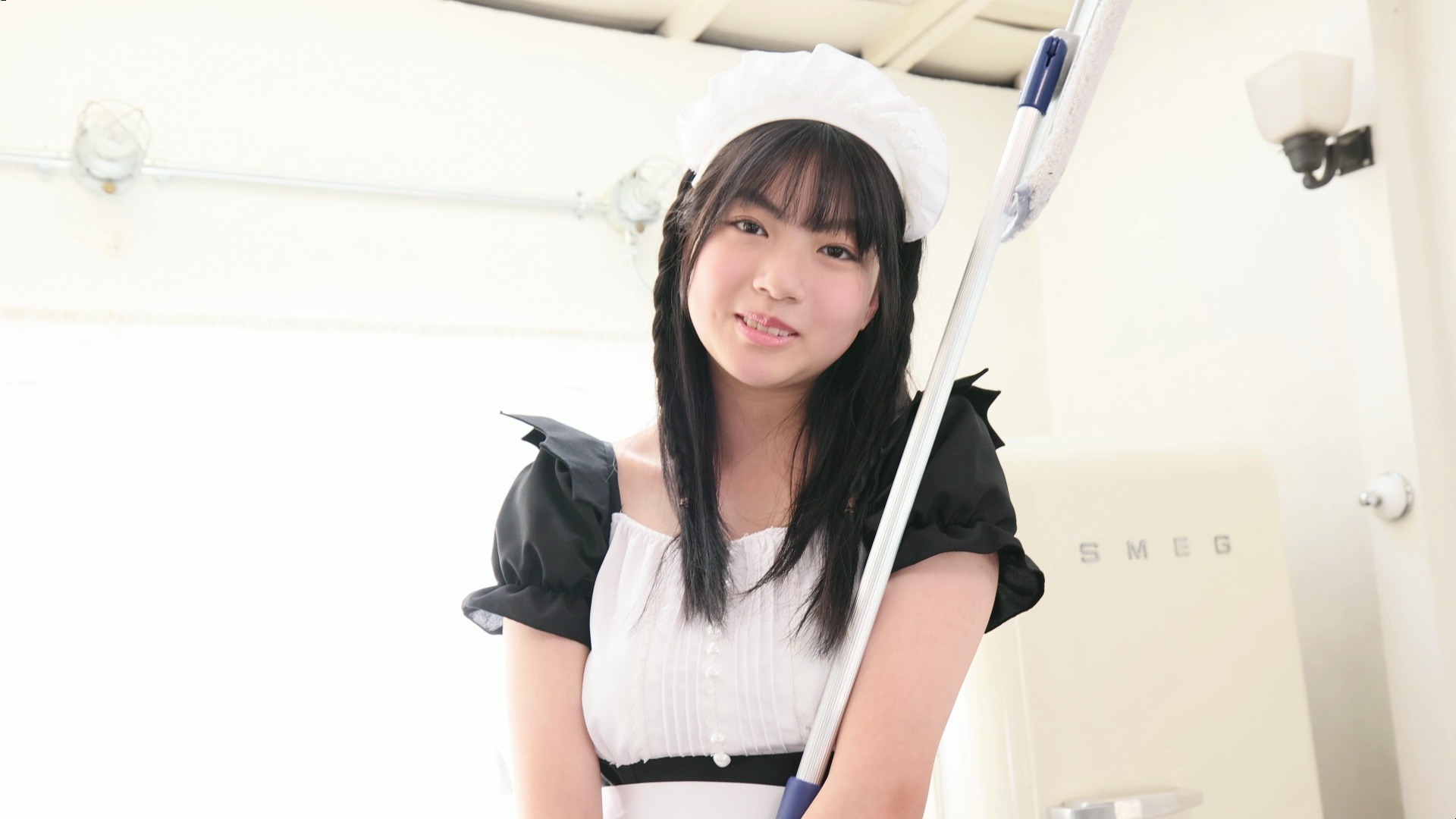 Open the door. Your maid is coming up to clean the house.
