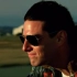壮志凌云的太阳镜。汤姆·克鲁斯在《壮志凌云》中戴着雷朋太阳镜。