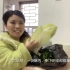 29岁小姐姐上班第一天，收到同事送的一堆菜，晚上吃外卖+炒西兰花