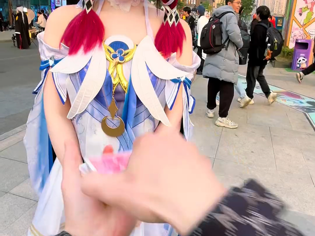 随机给路人变魔术