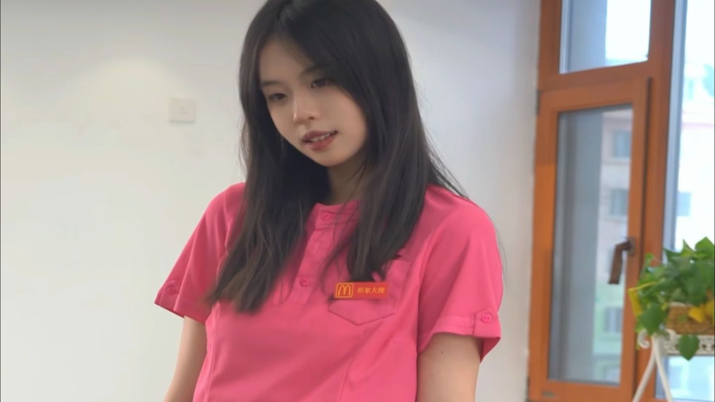 绮梦小然黑丝制服写真花絮