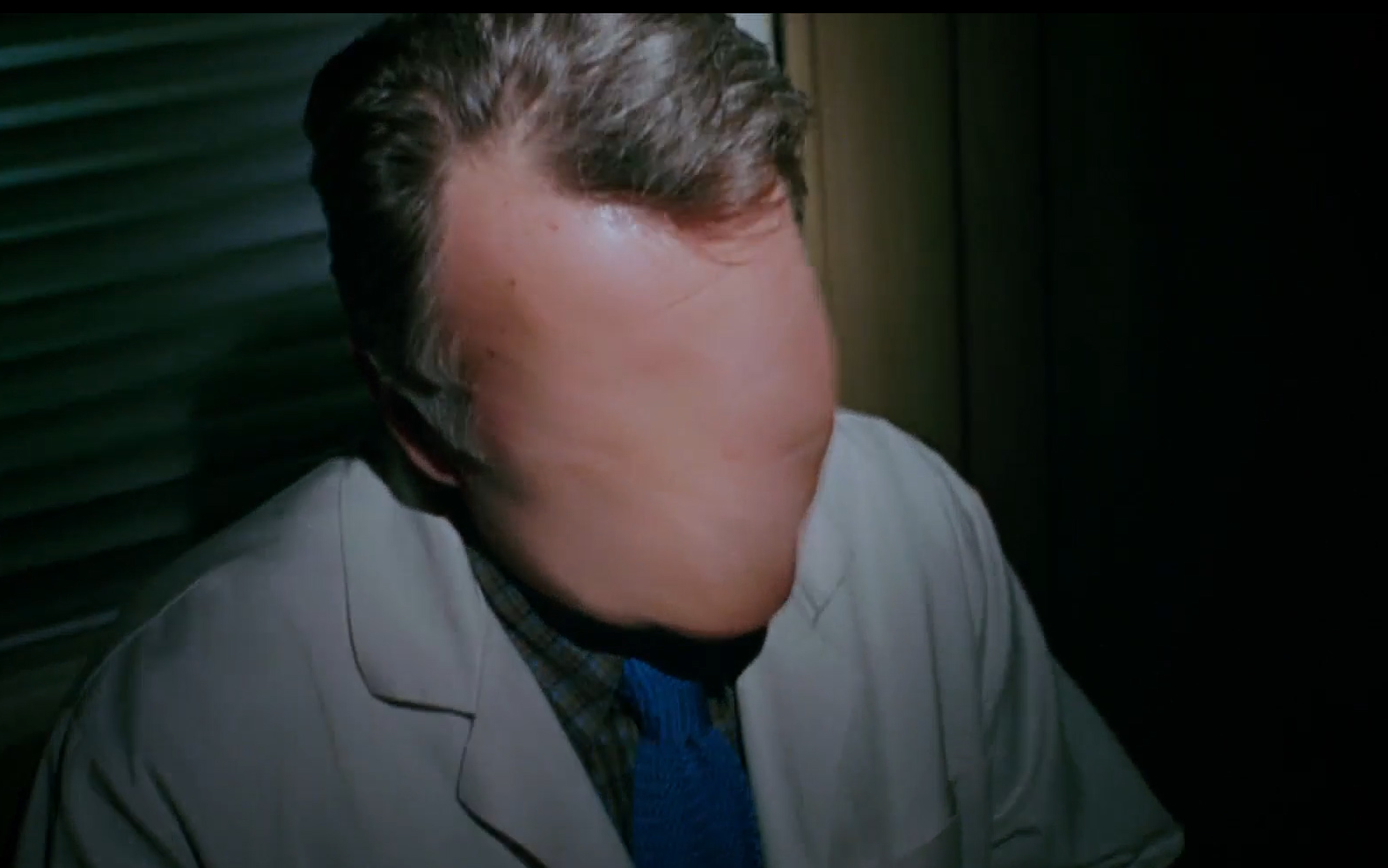 【越哥】男子用高科技仪器清除记忆，但清除到一半时，他就被吓坏了！