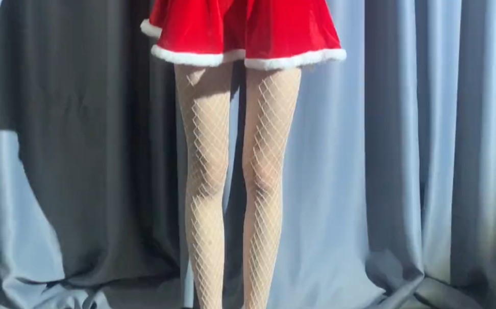 Who is the audience for white tennis socks?