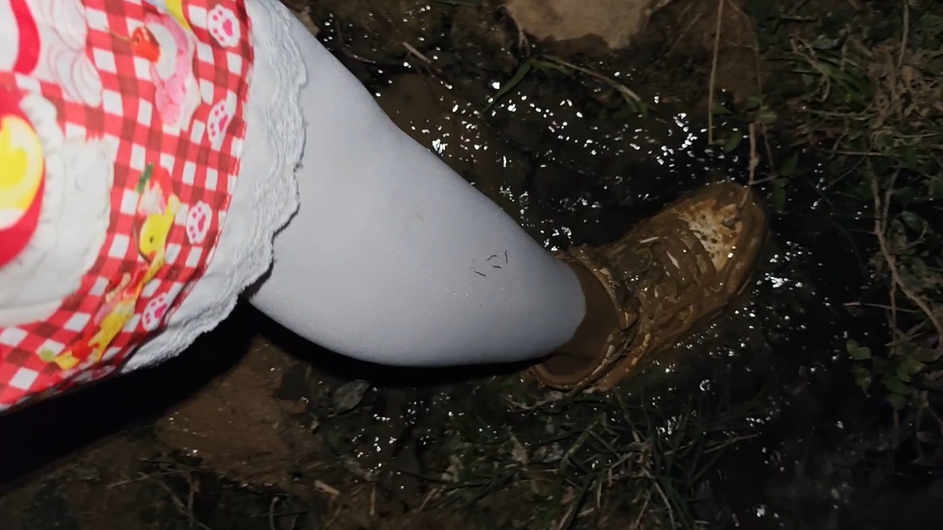 来自粉丝定制玩水踩泥