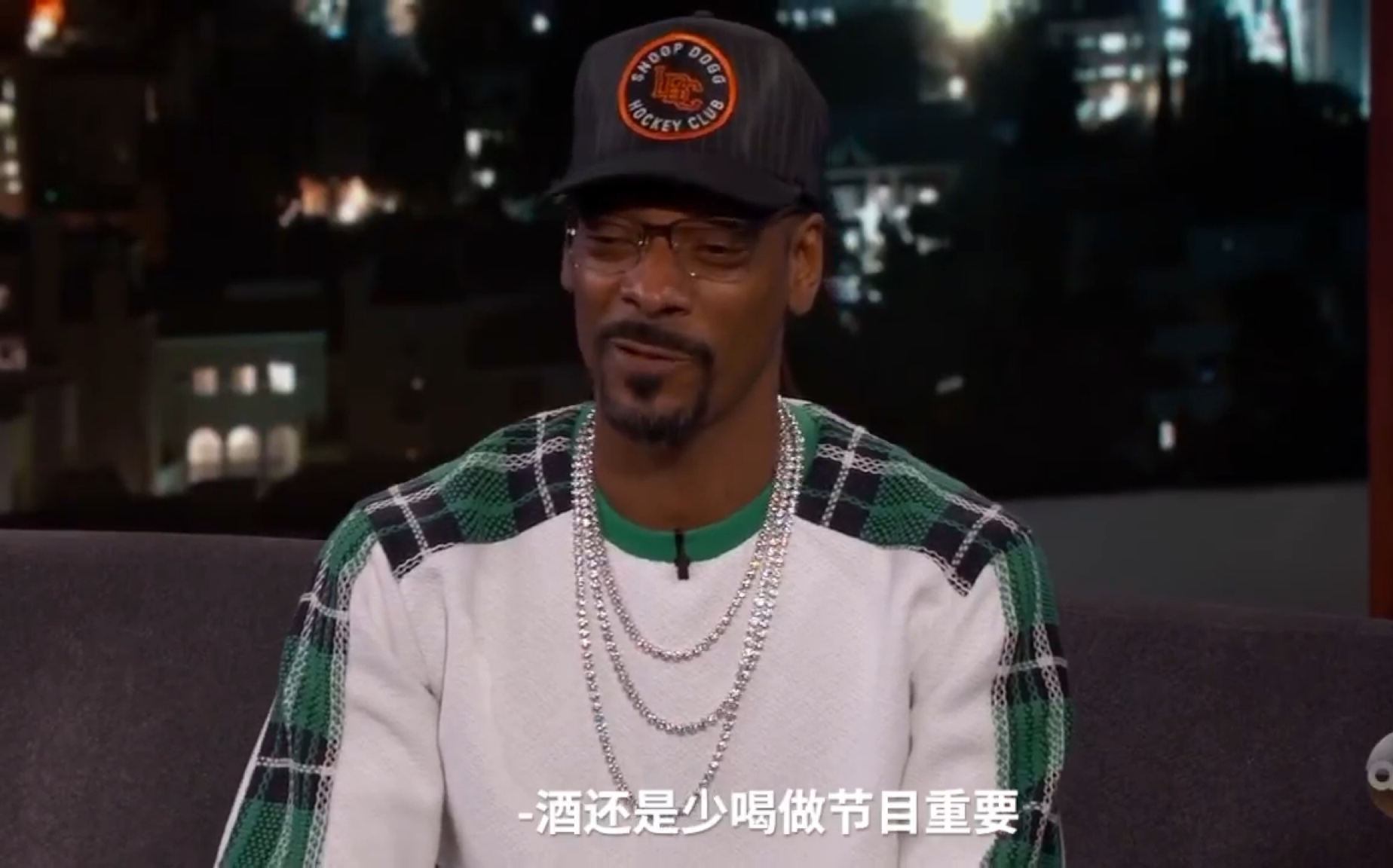 【Snoop Dogg】中字：狗爷谈及15岁麦当劳打工时光以及与Tupac一起旅行的趣事-鸡毛秀