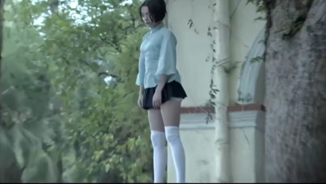 女学生不堪凌辱，上吊自杀