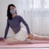 4K【YouTube搬运】白丝袜迷你裙的瑜伽展示 作者：ASMR TheJessieJiang