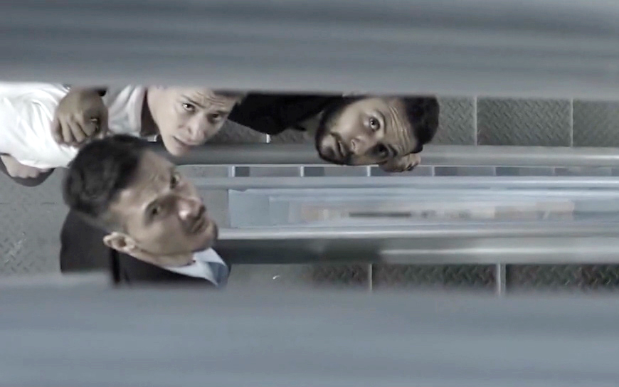 【越哥】三个人陷入循环楼梯，从1楼下去是9楼，永远也走不到尽头！