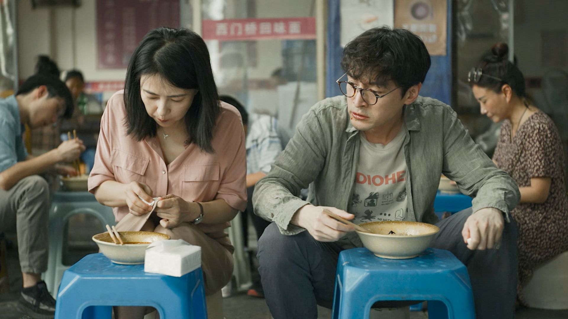 女友跑路，面试被拒，男人30多岁还没钱就是废物？《走走停停》