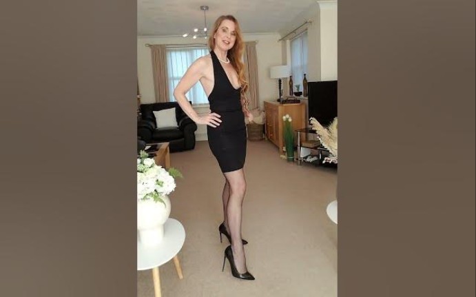 Old Auntie Date Night Robe Try-On