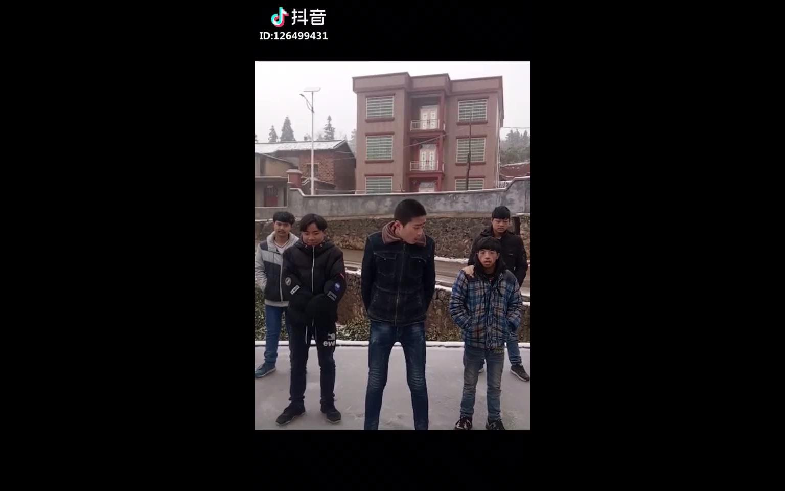 抖音上的社会青年看完我想笑