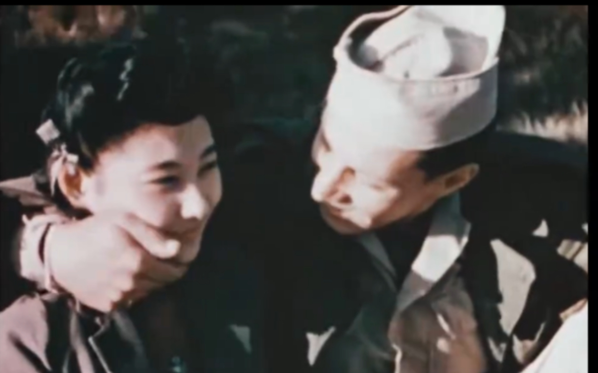 1945年，美国大兵当众调戏日本妇女的真实影像，为日本带来了数十万混血儿