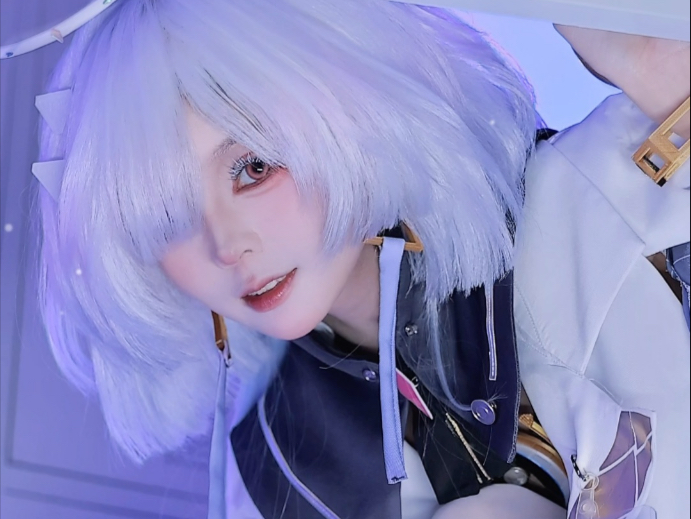 阿漂，你躲在我桌子底下干什么？