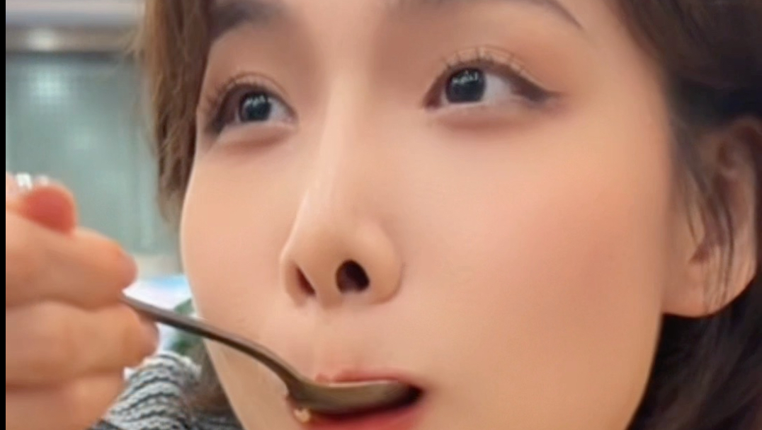 嘴角流下了激动的泪水（嚼嚼嚼）