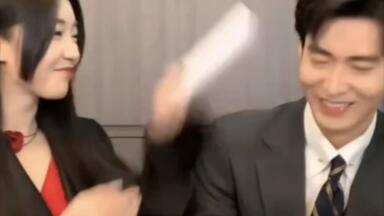 王道铁&<em class="keyword">赵佳</em>0930同框直播精华版。王道铁:我比较欣赏<em class="keyword">赵佳</em>身上每一个点。