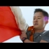 战狼2：吴京亮出国旗，雇佣兵高呼：是中国人，大家不要开枪！