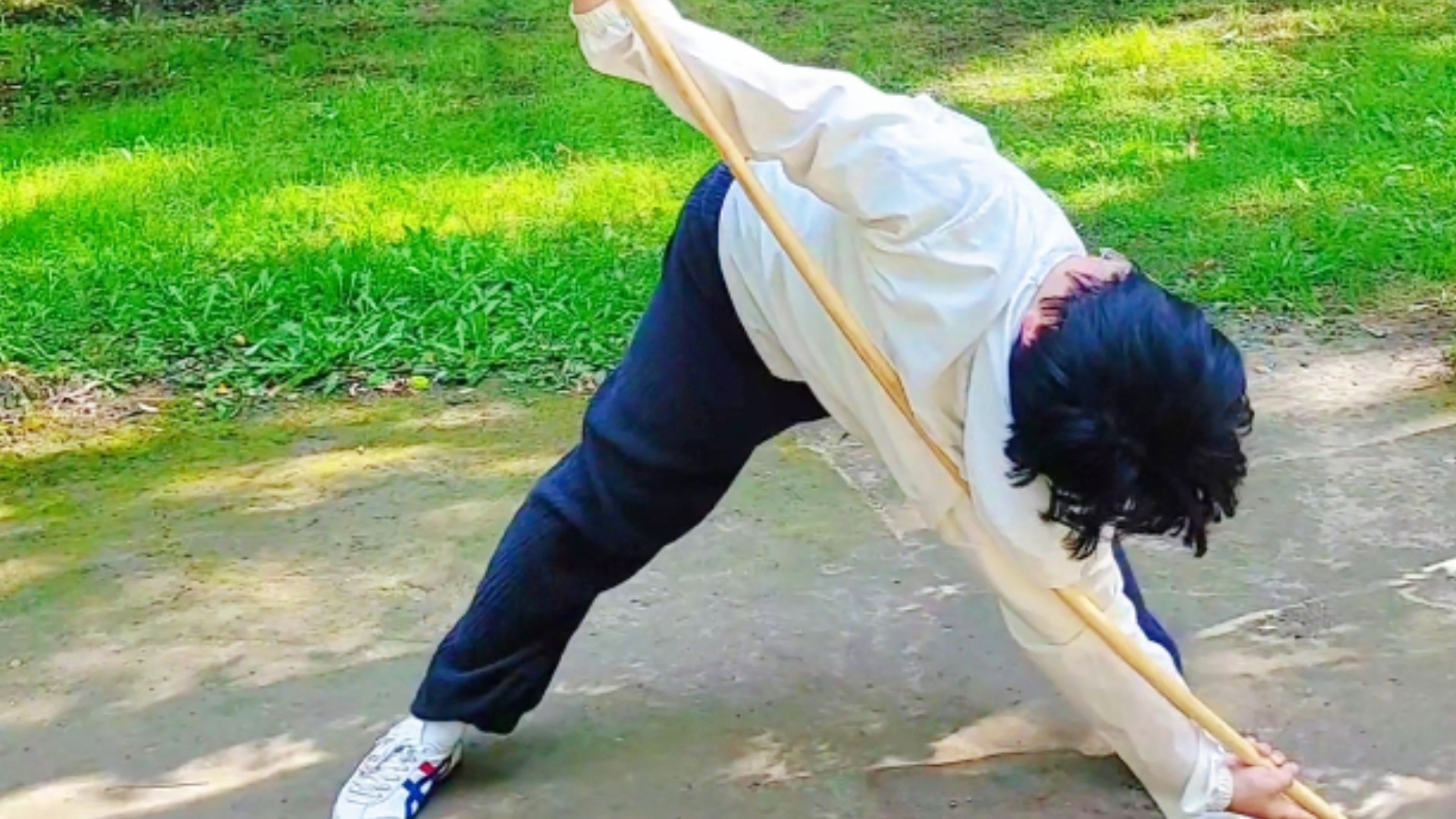 老一辈传下来的伸筋拔骨“木棒功”，堪比易筋经