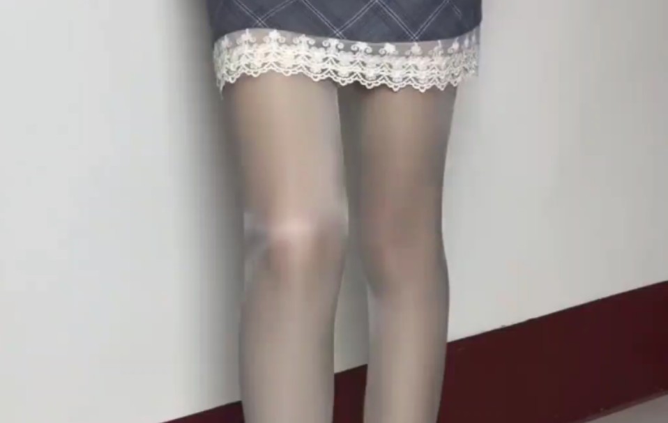 Where is the audience for Oiled Gray Silk