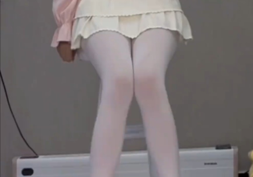 You can always trust white cotton pants.