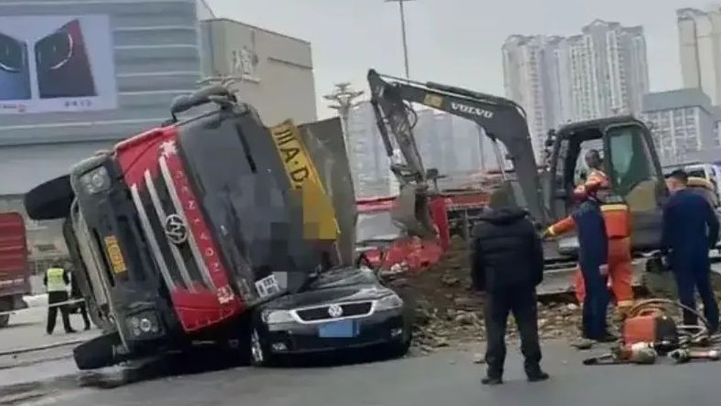 横穿马路分心驾驶，把路边走路的老奶给撞了，法院判赔30万都算少了