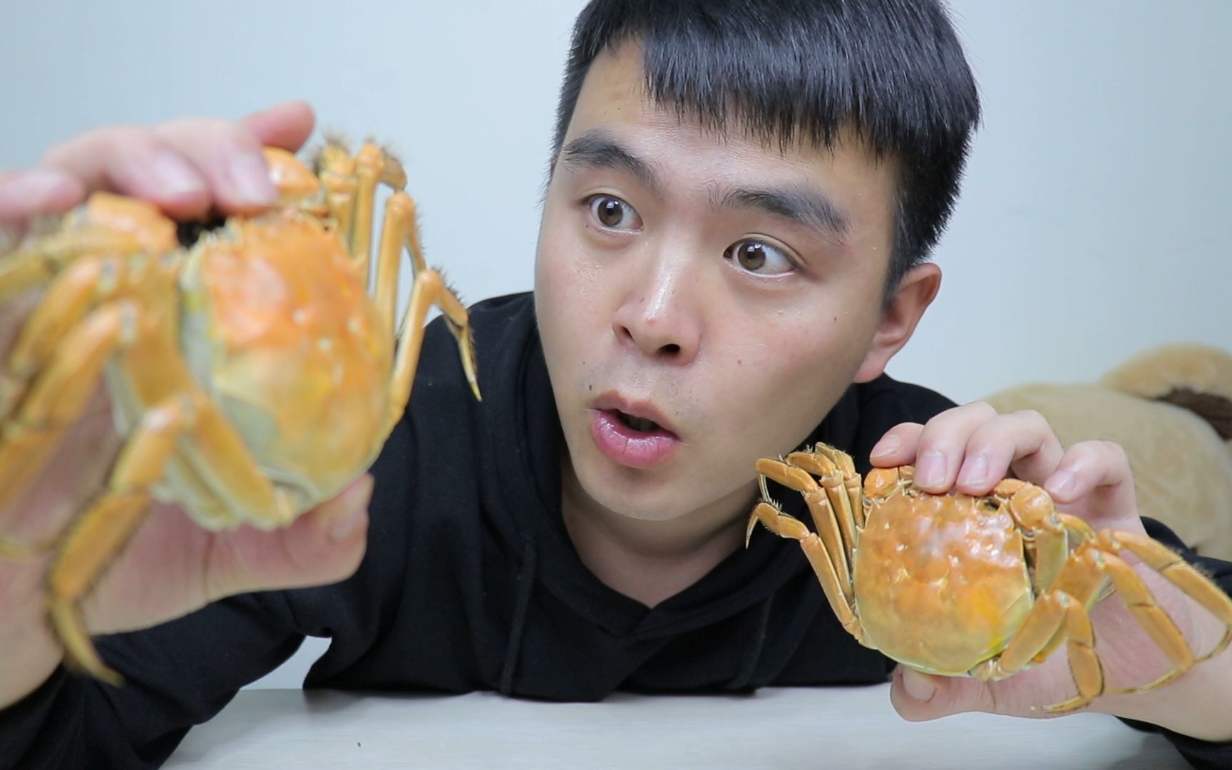 试吃阳澄湖大闸蟹，蛋黄般的蟹黄，不愧是中华第一美食好吃到飞起