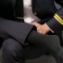 重庆直男空乘帅哥正装直播，网友：看白袜，主播：正装只能配黑袜。