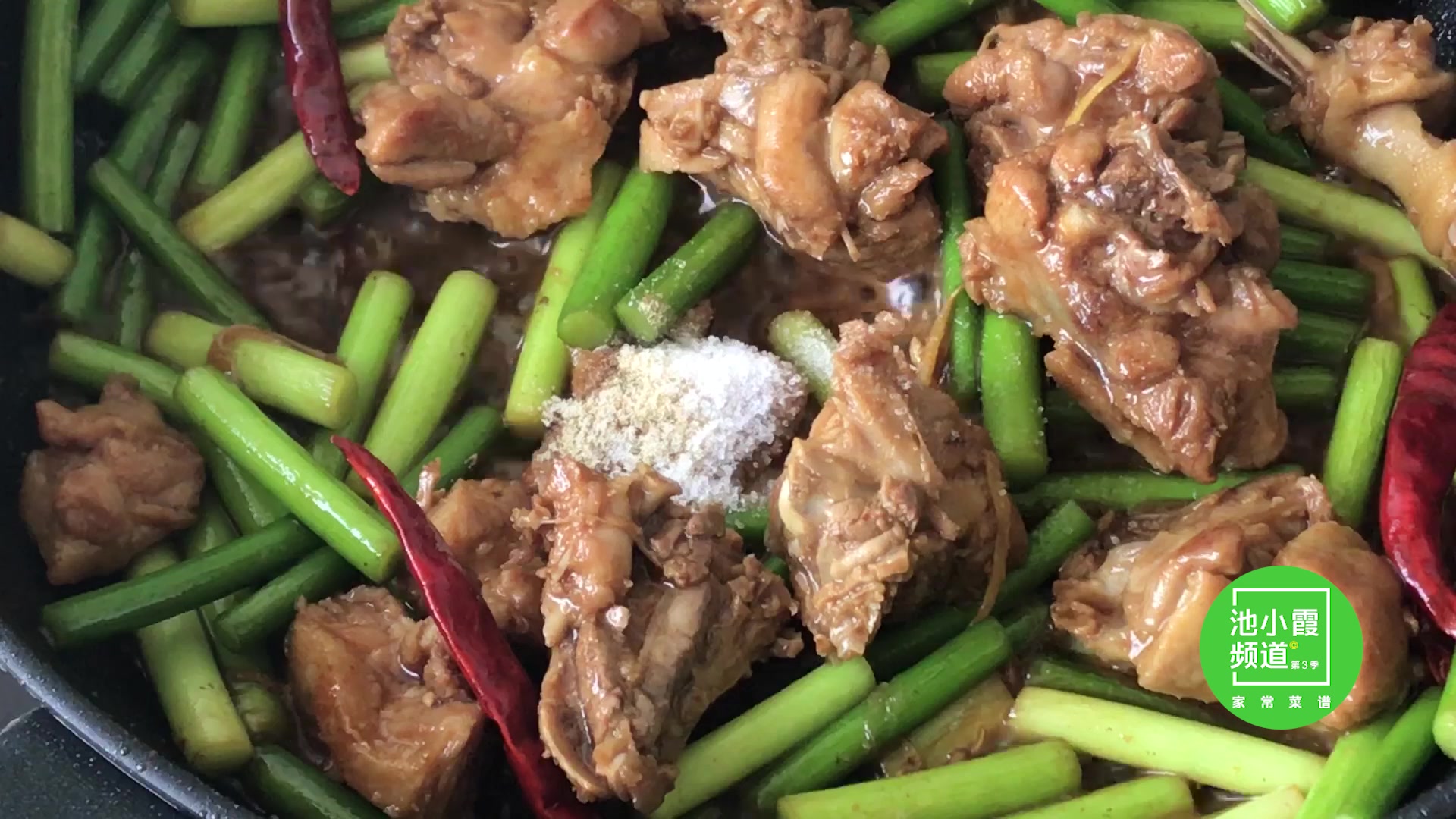蒜苔和猪肉这样炒,蒜苔比美女炒鸭肉品鉴吃,吃了一次还想吃下次味道肉还好图片