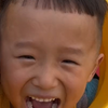 妈妈和儿子玩打地鼠游戏