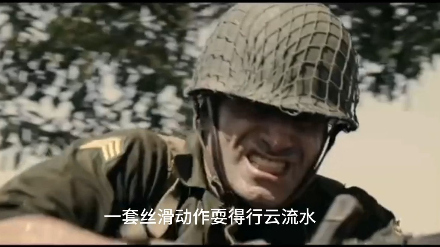 一名日军单兵团灭美军小分队，手起刀落刺穿钢盔