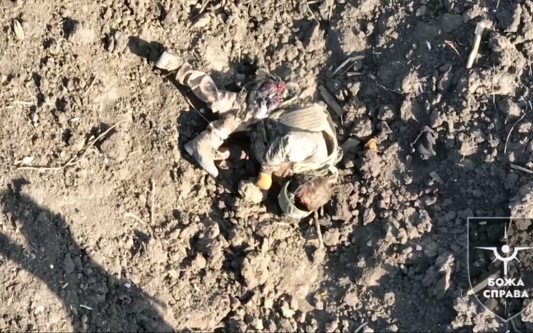 在贝尔蒂奇村对兽人进行精确掷弹的残酷视频。许多俄罗斯步兵将仍躺在那里，并被视为失踪。我们将继续增加新防线上“好俄罗斯人”的数量