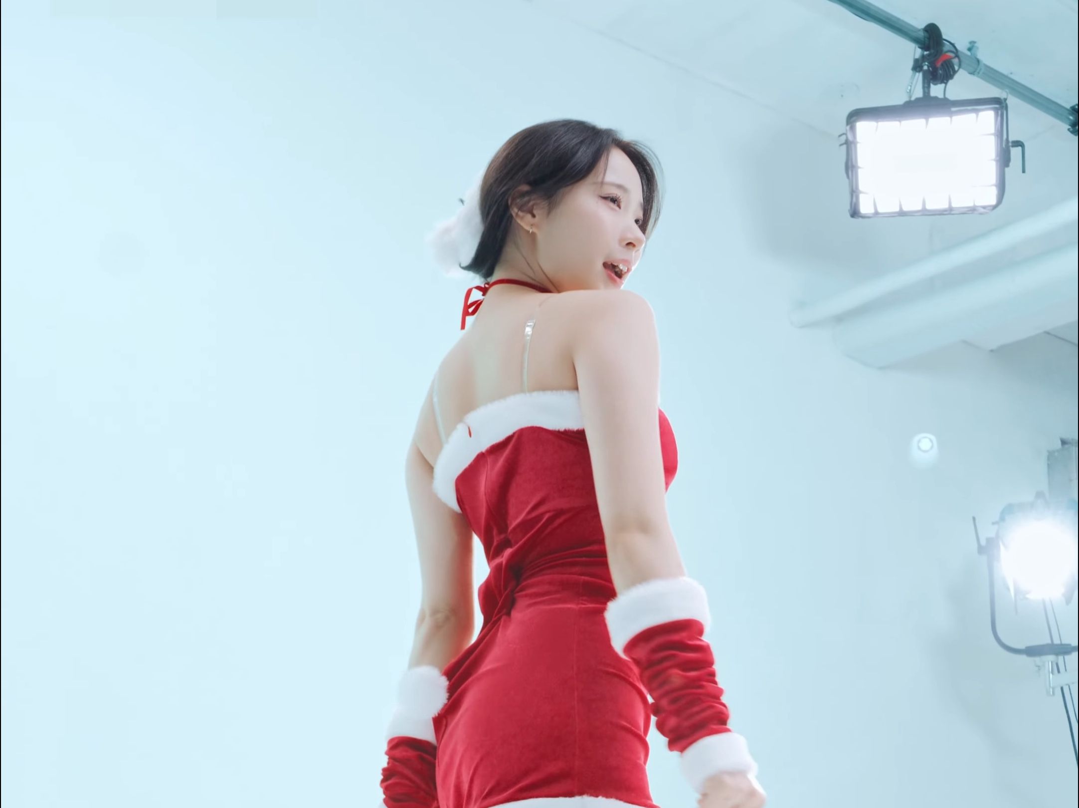 Jung In Be My Baby 23 Christmas Side View