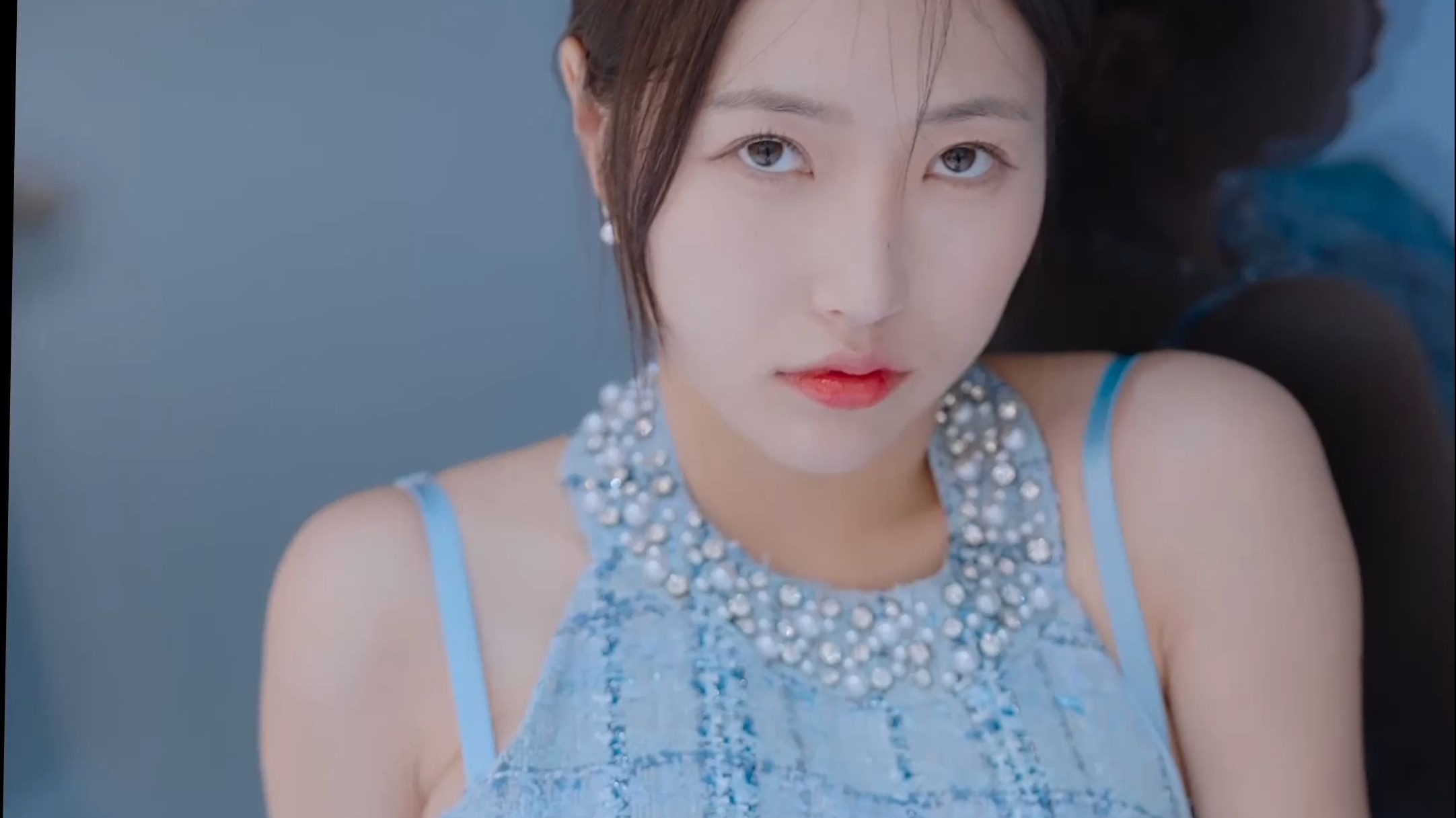 It's the blue siren today.