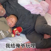 亲人离世是一辈子的阴暗潮湿哥哥也不知道该怎么和弟弟讲述爷爷去了哪里