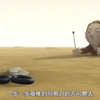女子对编织上瘾，手里的毛线不够用了，竟把自己的头发也编了进去