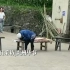 7月14日采访，贵州毕节。90岁老人刚下葬尸体就被偷？警方回应：当地不允许棺葬，相关部门刨开坟墓将尸体火化