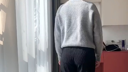 Why is it that after giving birth, no matter what I wear, my butt looks especially big? I'm really depressed!
