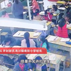 都市报道【老师打肿女孩胳膊监控视频曝光！校长向孩子和家长鞠躬致歉 涉事老师公开检讨