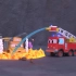 被困在着火的可怕洞穴里 ！救命啊 ，超级机器人 ！机器人和消防车变身 拼接机甲