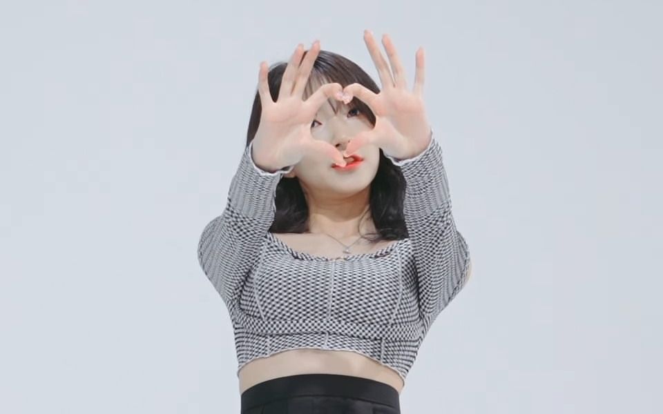 OH MY GIRL Seo Young Gray-Black