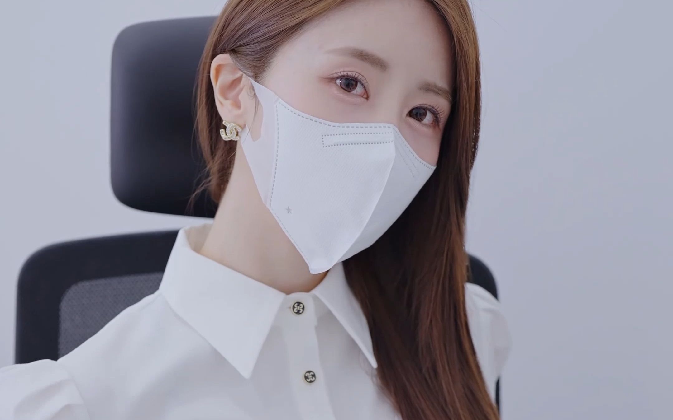 Miss Rose's white-collar girl temperament outfit